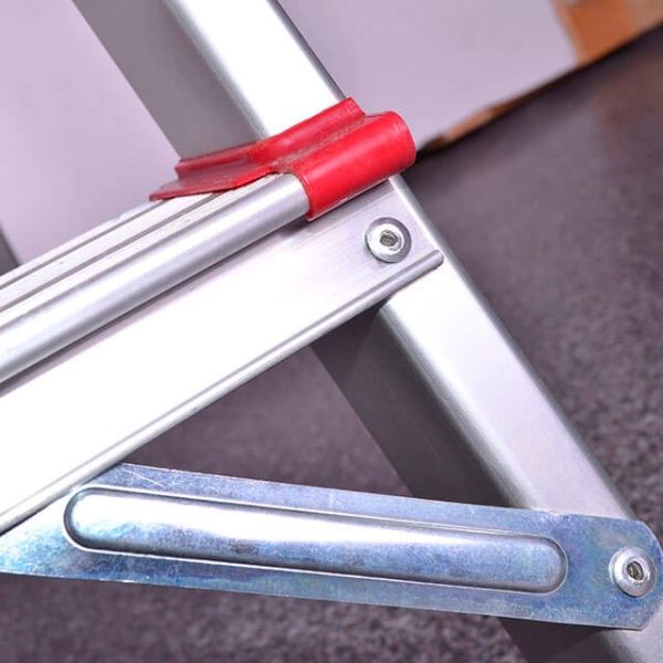 Стрем'янка з алюмінію, 5 сходинок, висота до платформи 1065мм INTERTOOL LT-1005